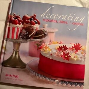 Decorating cakes, cupcakes and cookies